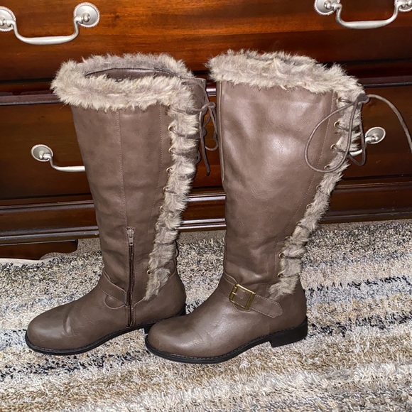 Boots - Picture 2 of 5